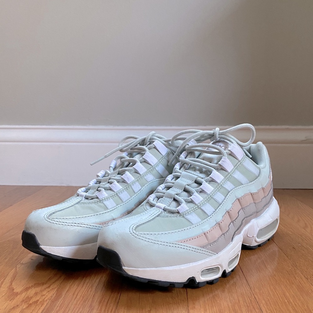 Nike Women's Sneakers - White and Beige